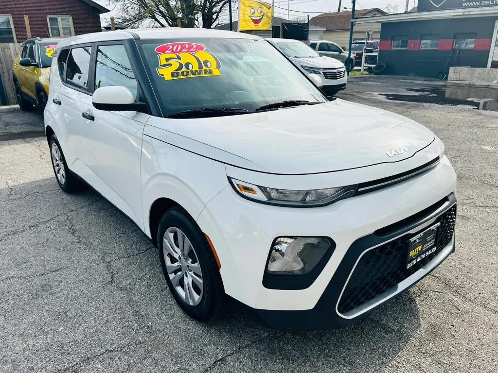 White 2022 KIA SOUL LX for sale in Hammond, IN