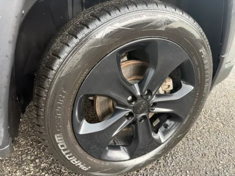 More photos of 2021 JEEP COMPASS LATITUDE at Elite Auto Sales Hobart, IN