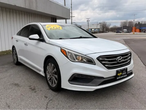 White 2017 HYUNDAI SONATA SPORT for sale in Merrillville, IN