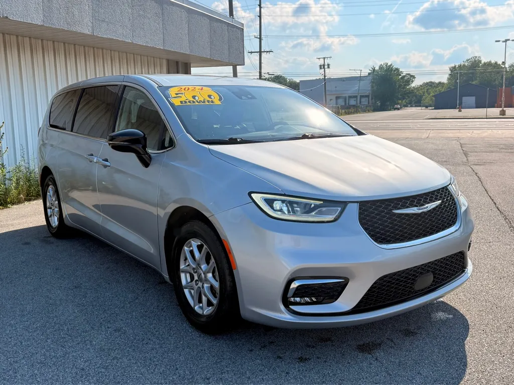 Silver 2024 CHRYSLER PACIFICA TOURING L for sale in Merrillville, IN