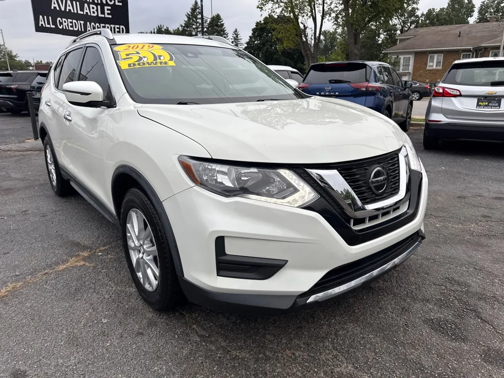 White 2019 NISSAN ROGUE SV for sale in Hobart, IN