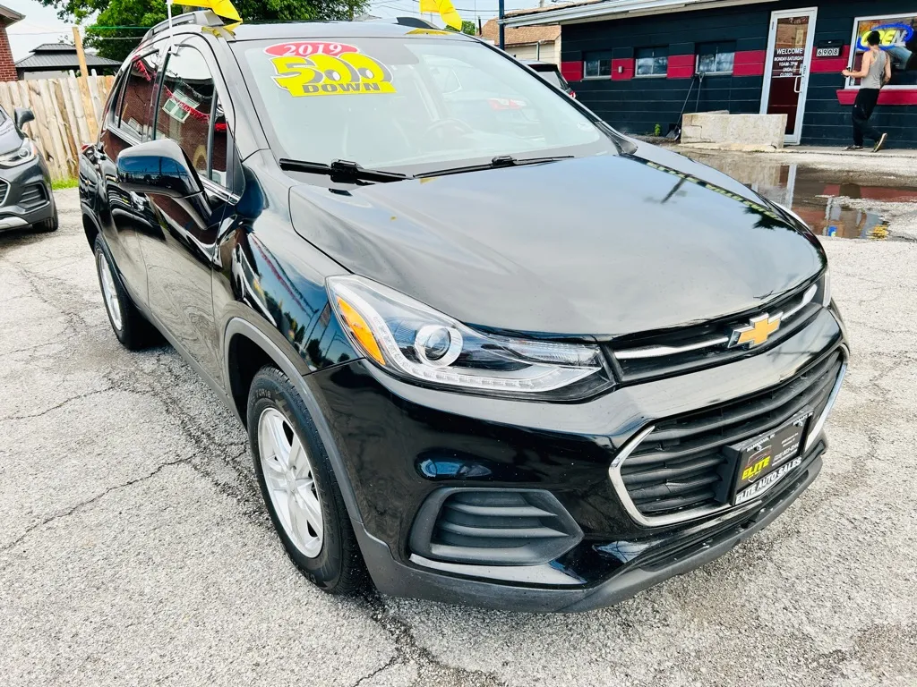 Black 2019 CHEVROLET TRAX LT for sale in Hammond, IN