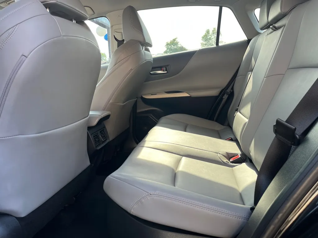 2024 Toyota Venza XLE - Photo 12