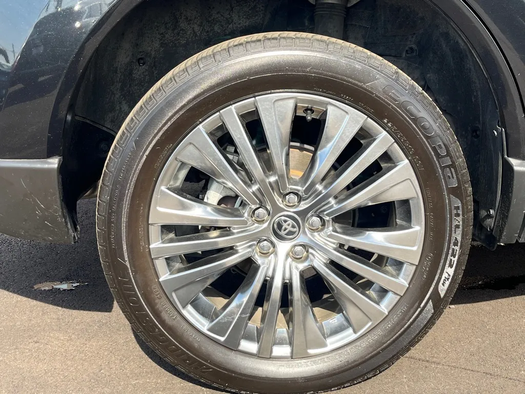 2024 Toyota Venza XLE - Photo 8