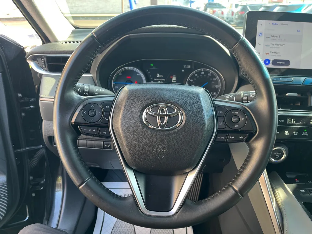 2024 Toyota Venza XLE - Photo 13