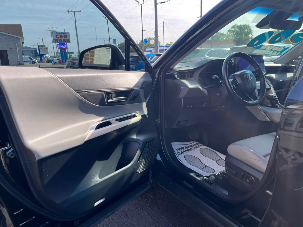 2024 Toyota Venza XLE - Photo 9