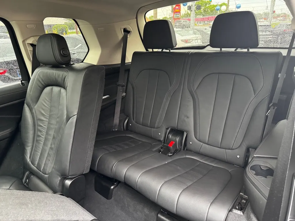 2021 BMW X7 40i - Photo 17