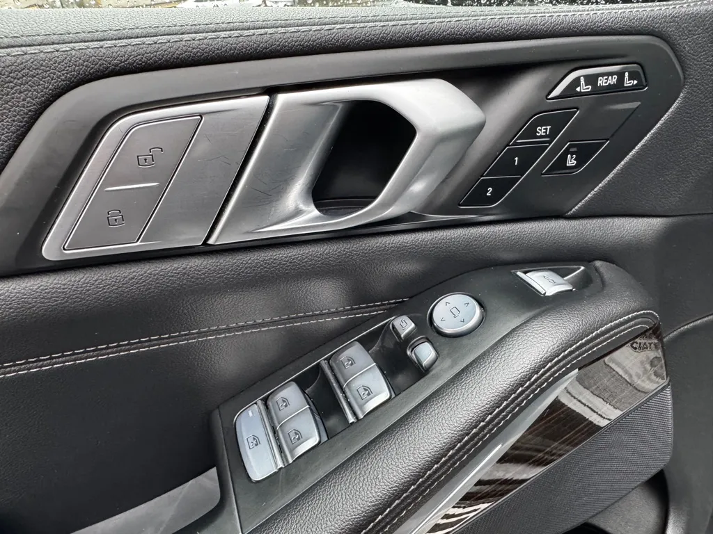 2021 BMW X7 40i - Photo 12