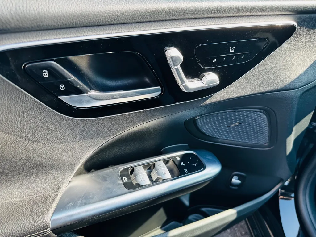 2025 Mercedes-Benz C-Class Sedan C 300 - Photo 16