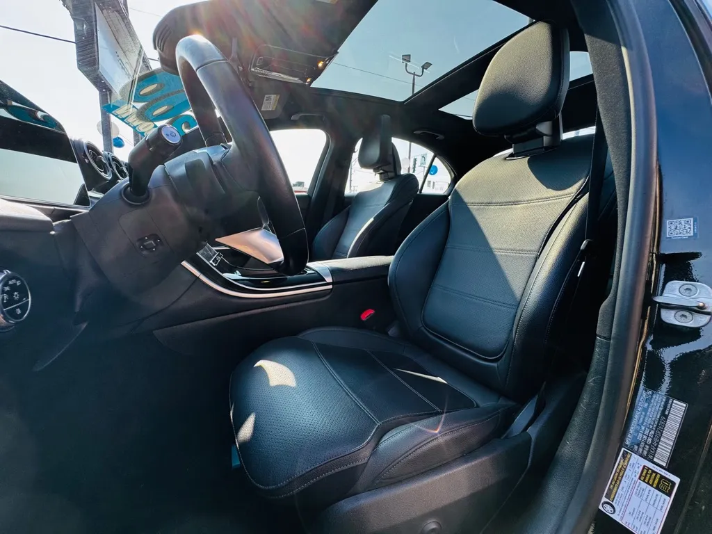 2025 Mercedes-Benz C-Class Sedan C 300 - Photo 17