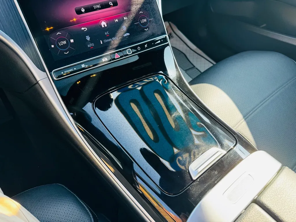 2025 Mercedes-Benz C-Class Sedan C 300 - Photo 25