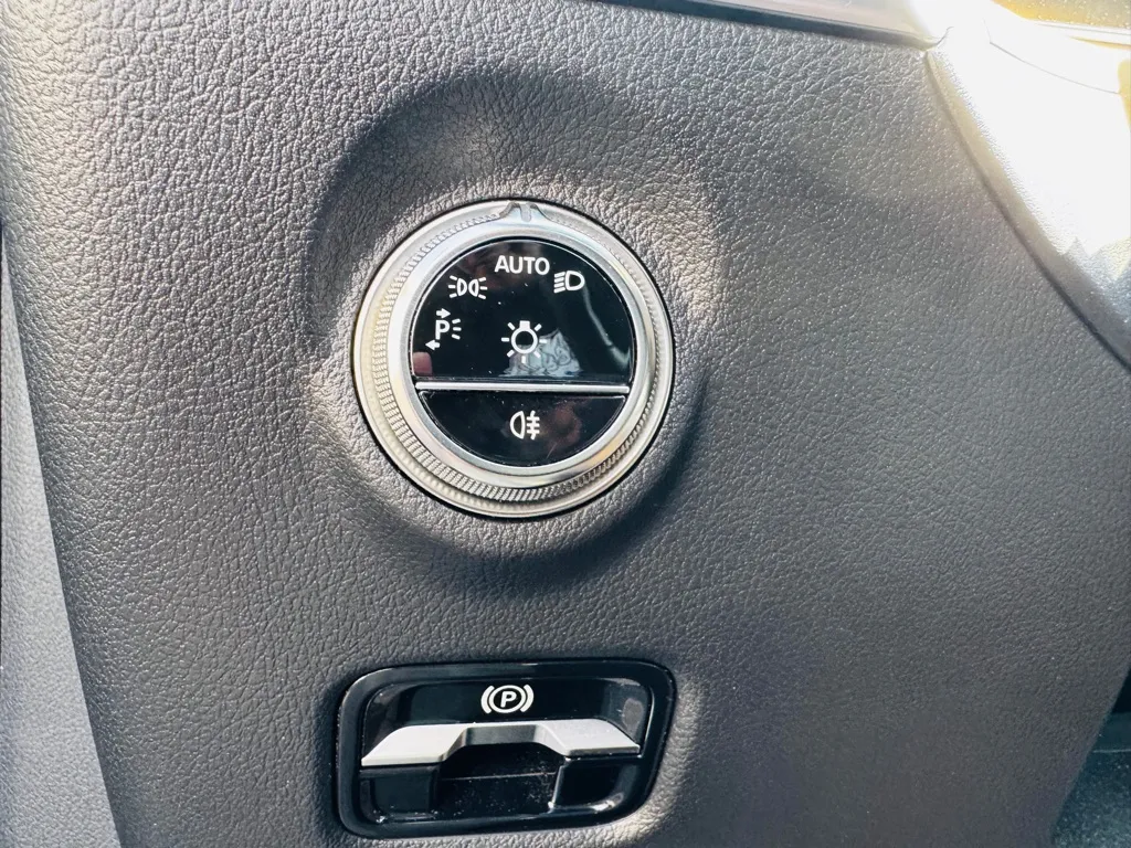 2025 Mercedes-Benz C-Class Sedan C 300 - Photo 27