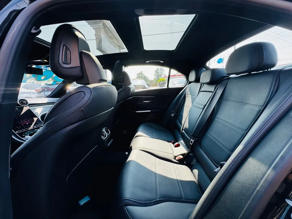 2025 Mercedes-Benz C-Class Sedan C 300 - Photo 18