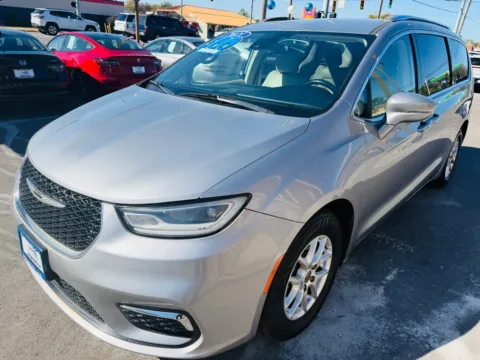 More photos of 2021 CHRYSLER PACIFICA TOURING L at Pro Auto Finance Highland, IN