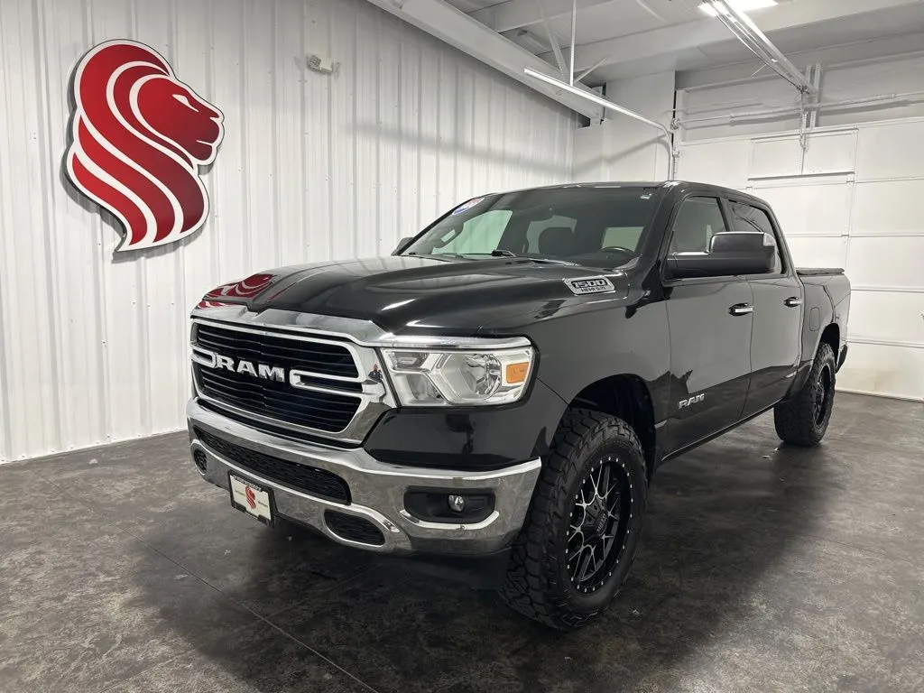 2020 RAM 1500 Big Horn/Lone Star 4x4 Crew Cab 5'7's photo