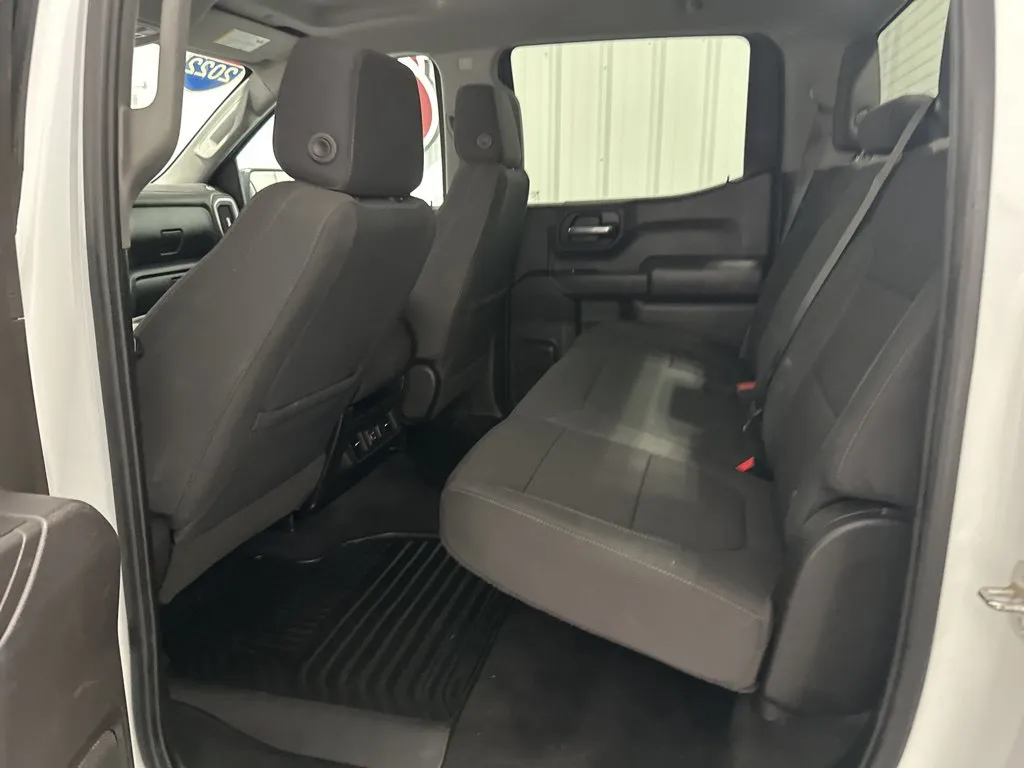 Chevrolet Silverado photo 14