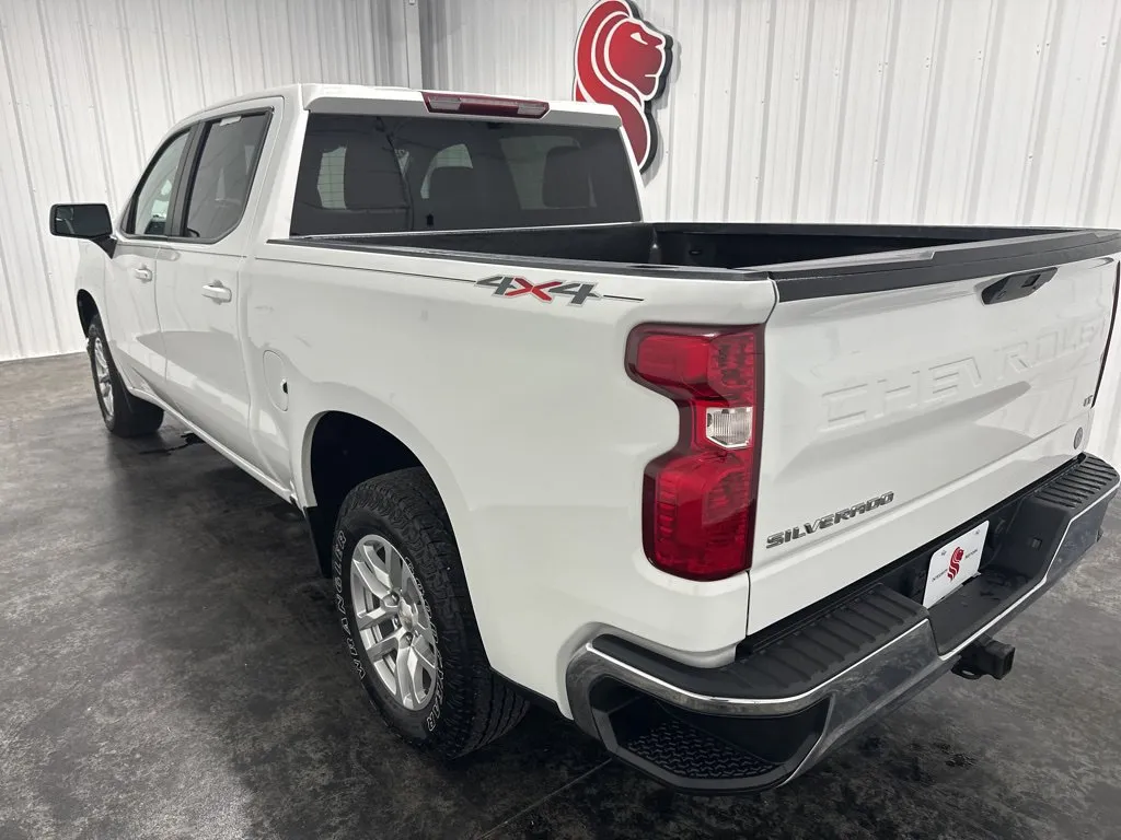Chevrolet Silverado photo 9