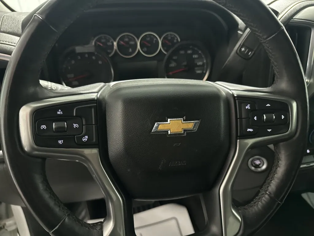Chevrolet Silverado photo 16