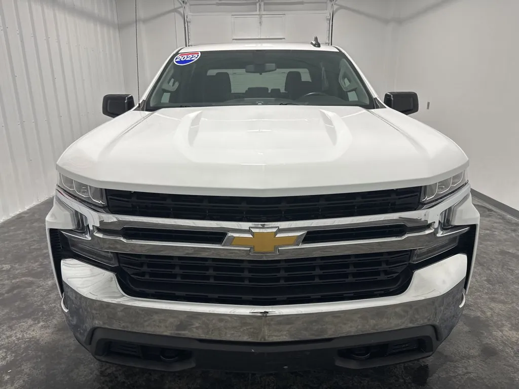 Chevrolet Silverado photo 3