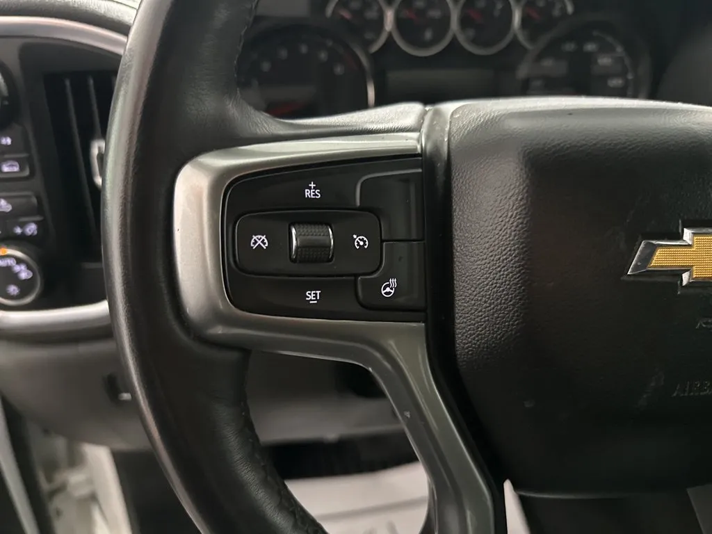 Chevrolet Silverado photo 17