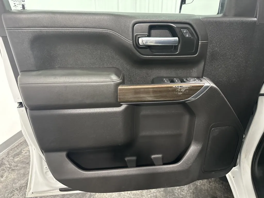 Chevrolet Silverado photo 11