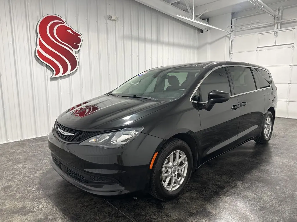 2023 Chrysler Voyager