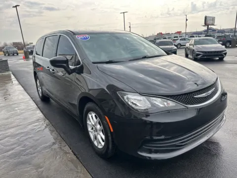 More photos of 2017 Chrysler Pacifica Touring at Integrity Motors Group, IN
