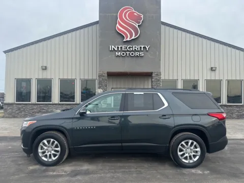 Gray 2019 Chevrolet Traverse LT for sale in Evansville, IN