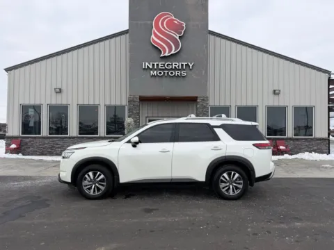 White 2023 Nissan Pathfinder SL for sale in Evansville, IN