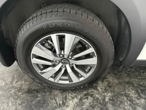 More photos of 2023 Nissan Pathfinder SL at Integrity Motors Group, IN