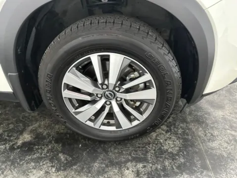 More photos of 2023 Nissan Pathfinder SL at Integrity Motors Group, IN