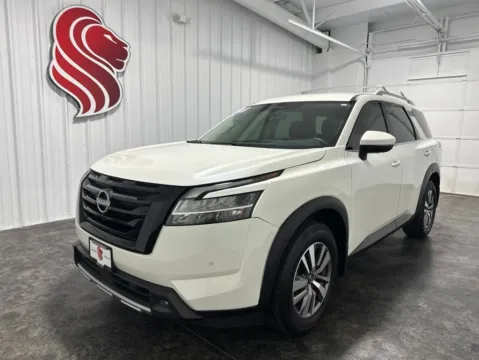White 2023 Nissan Pathfinder SL for sale in Evansville, IN