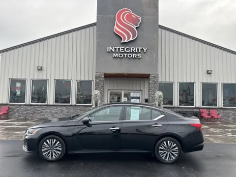 Black 2024 Nissan Altima 2.5 SV for sale in Evansville, IN