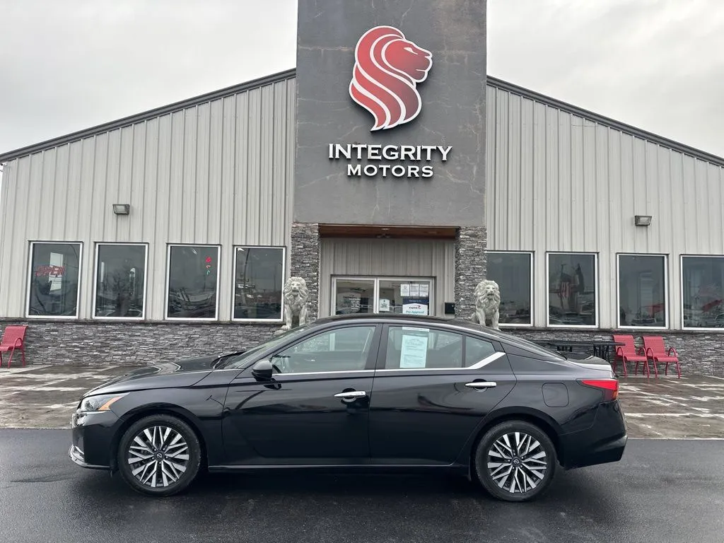 Black 2024 Nissan Altima 2.5 SV for sale in Evansville, IN