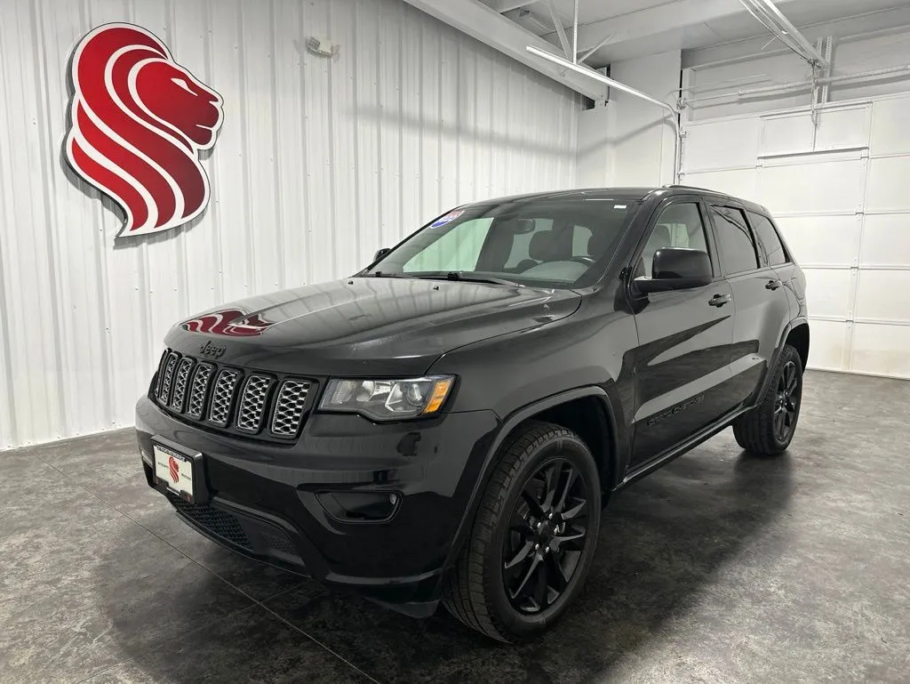 Black 2022 Jeep Grand Cherokee WK Laredo X for sale in Evansville, IN