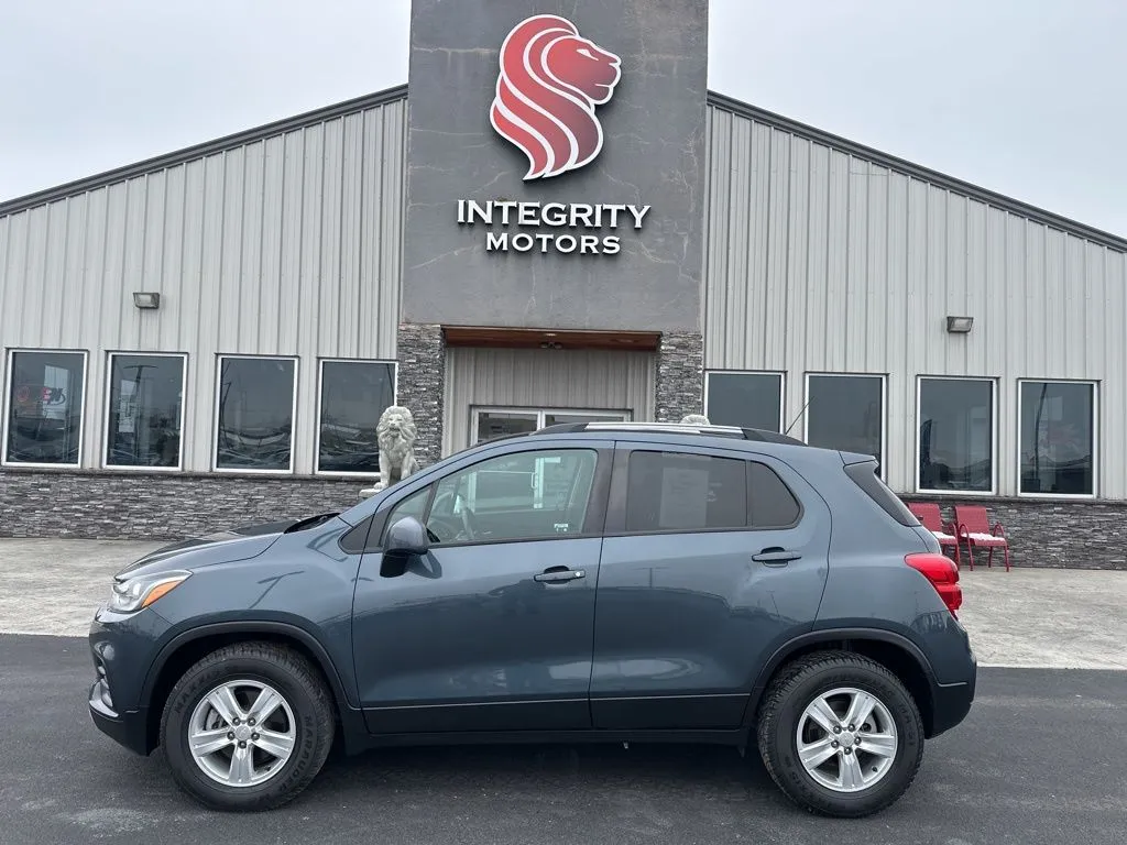 Gray 2022 Chevrolet Trax LT for sale in Evansville, IN
