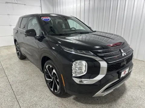 Photos of 2024 Mitsubishi Outlander SE for sale in Evansville, IN at Integrity Motors Group