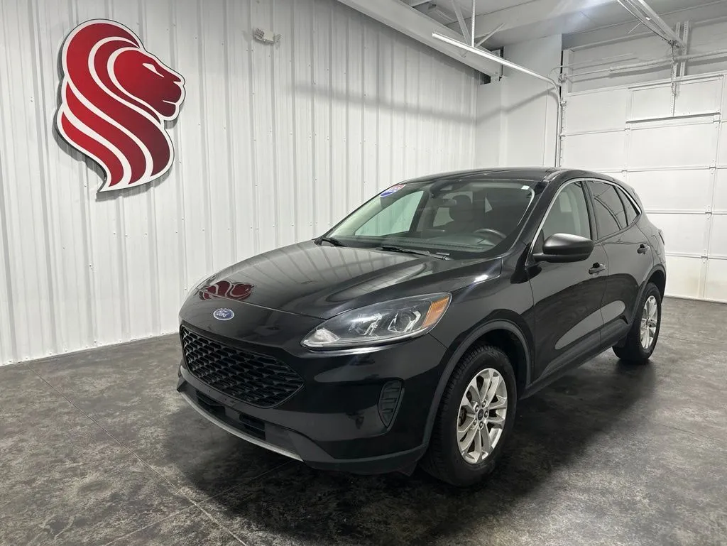 Black 2022 Ford Escape SE for sale in Evansville, IN