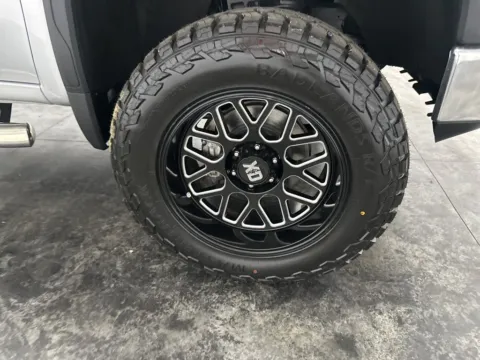 More photos of 2020 GMC Sierra 1500 SLT at Integrity Motors Group, IN