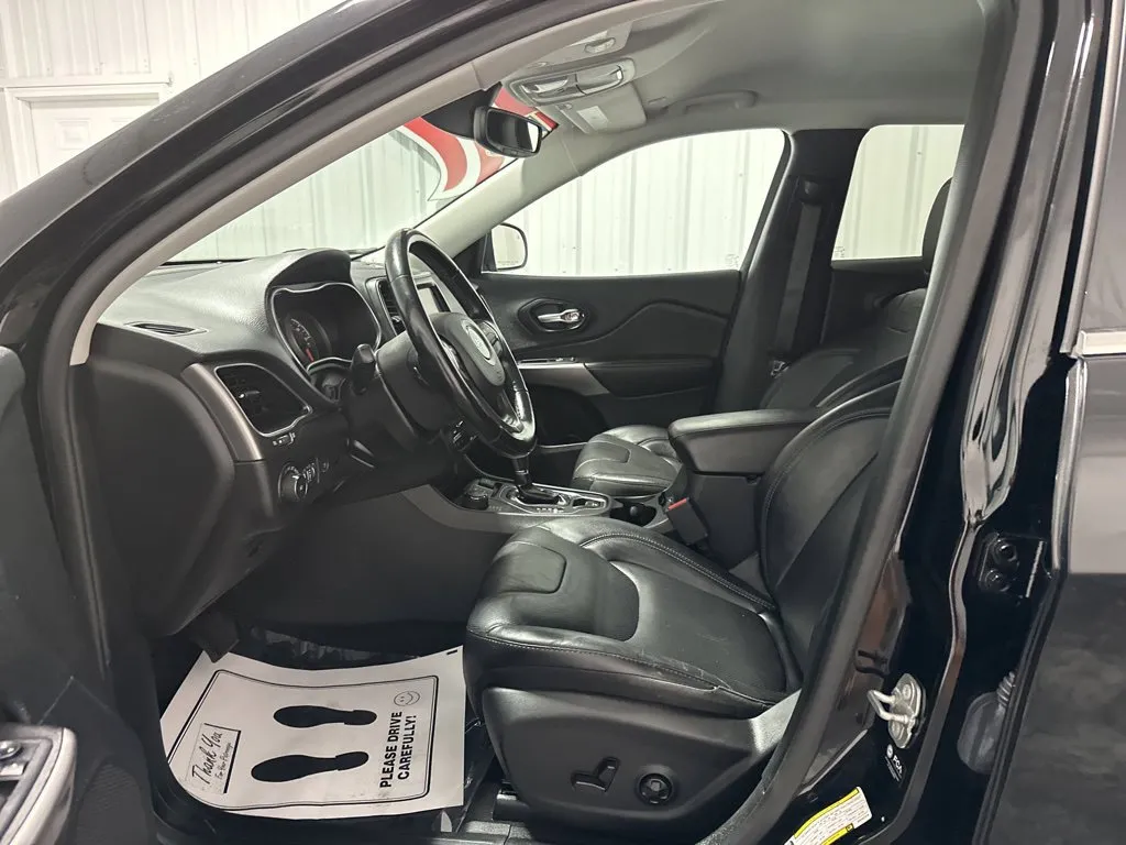 Jeep Cherokee photo 11
