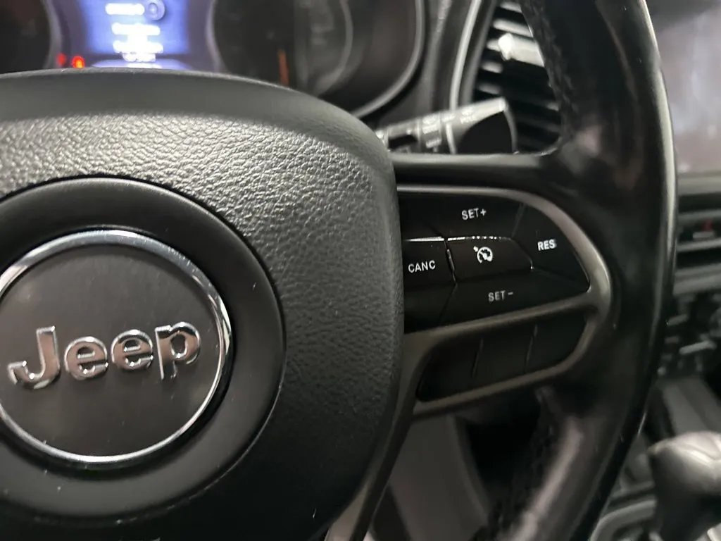 Jeep Cherokee photo 17