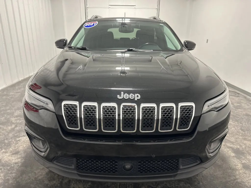 Jeep Cherokee photo 2