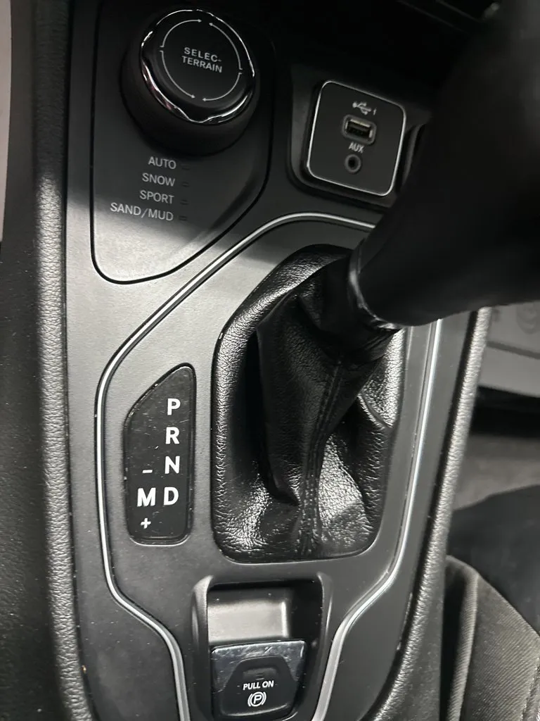 Jeep Cherokee photo 18