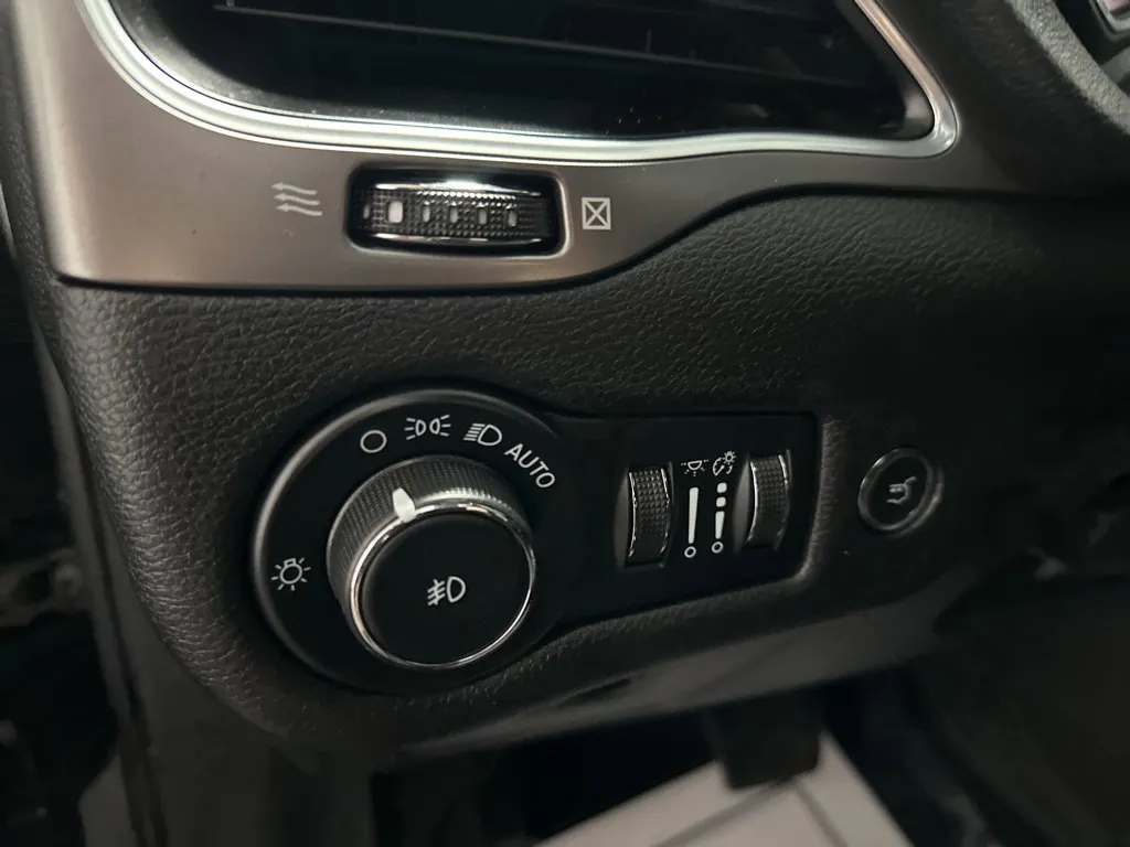 Jeep Cherokee photo 14