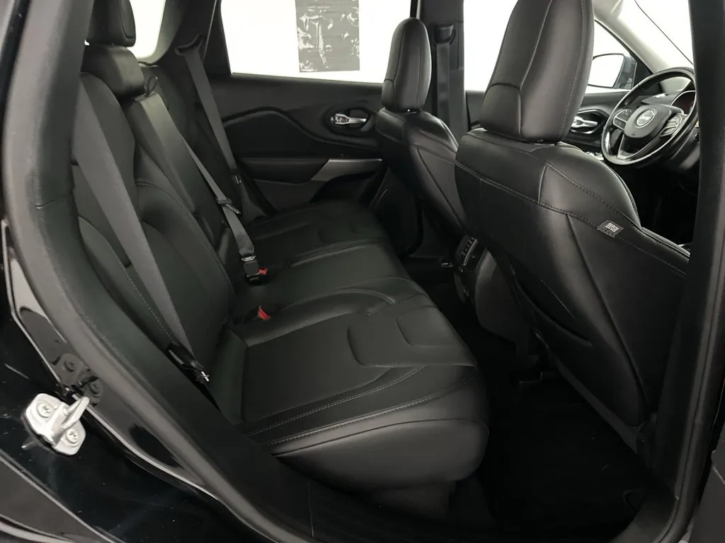 Jeep Cherokee photo 24