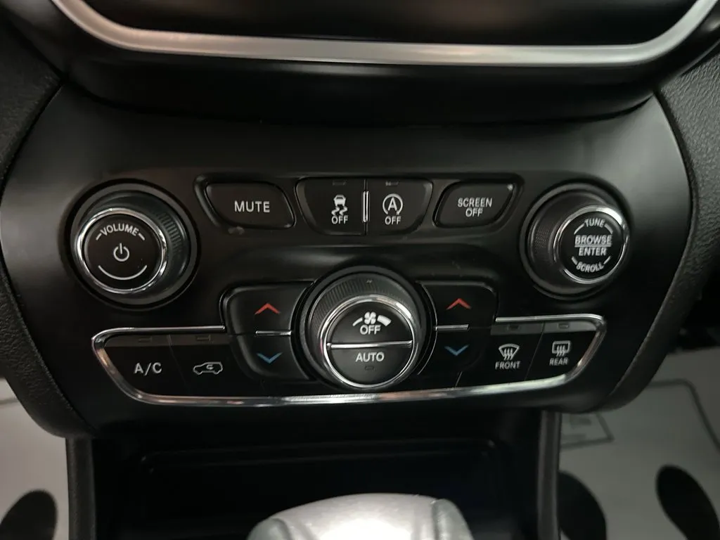 Jeep Cherokee photo 19