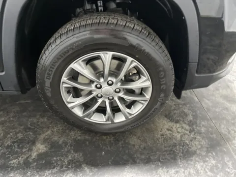 More photos of 2021 Jeep Cherokee Latitude Lux at Integrity Motors Group, IN