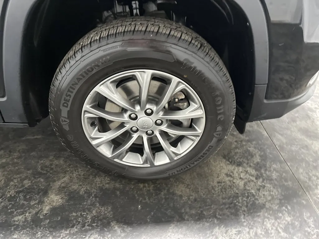 Jeep Cherokee photo 4