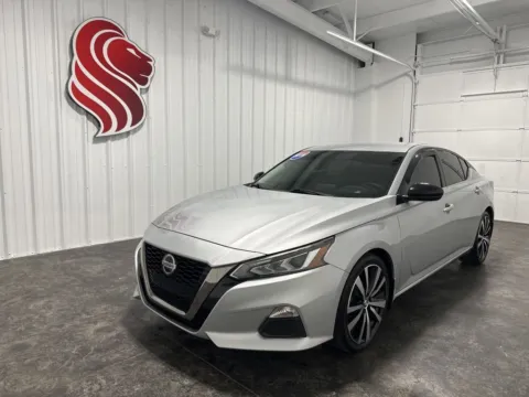 Silver 2019 Nissan Altima 2.5 SR for sale in Evansville, IN