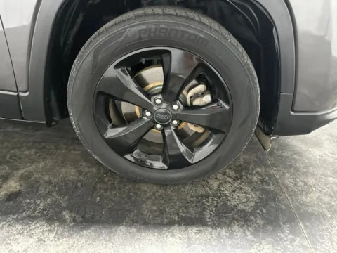 More photos of 2019 Jeep Cherokee Latitude Plus at Integrity Motors Group, IN